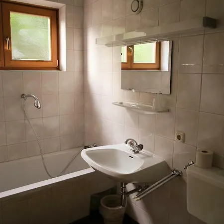 Hotel Schwarzer Adler 2*