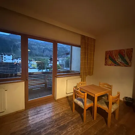 Hotel Schwarzer Adler 2*