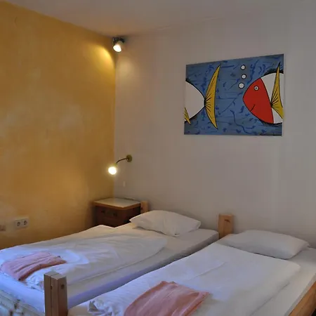 Schwarzer Adler Sillian