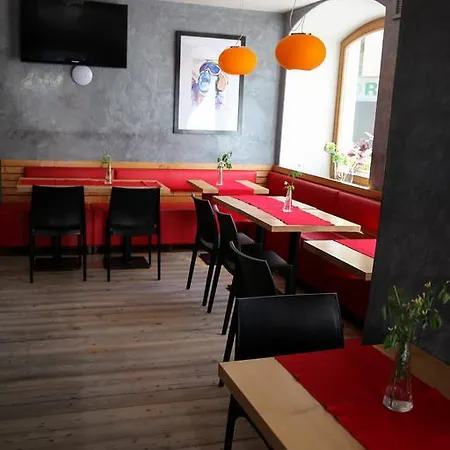 Schwarzer Adler Sillian