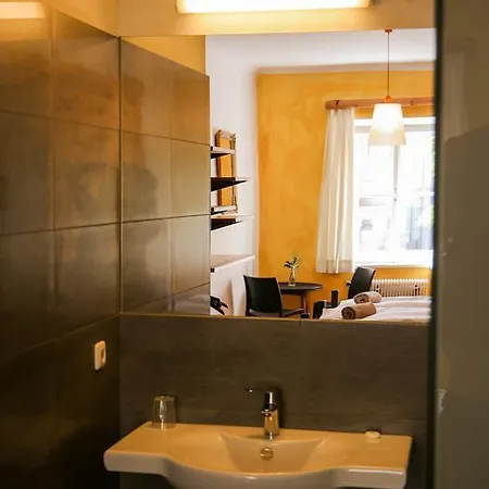 Schwarzer Adler Otel