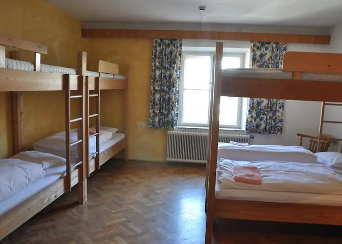 Schwarzer Adler Sillian