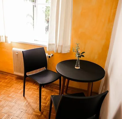 Schwarzer Adler Sillian